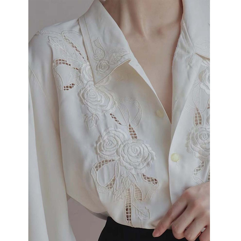 French Style Age-reducing Beautiful Western Style Unique Chic Shirt Mature Royal Sister Top White Embroidered Hollow Shirt for Women