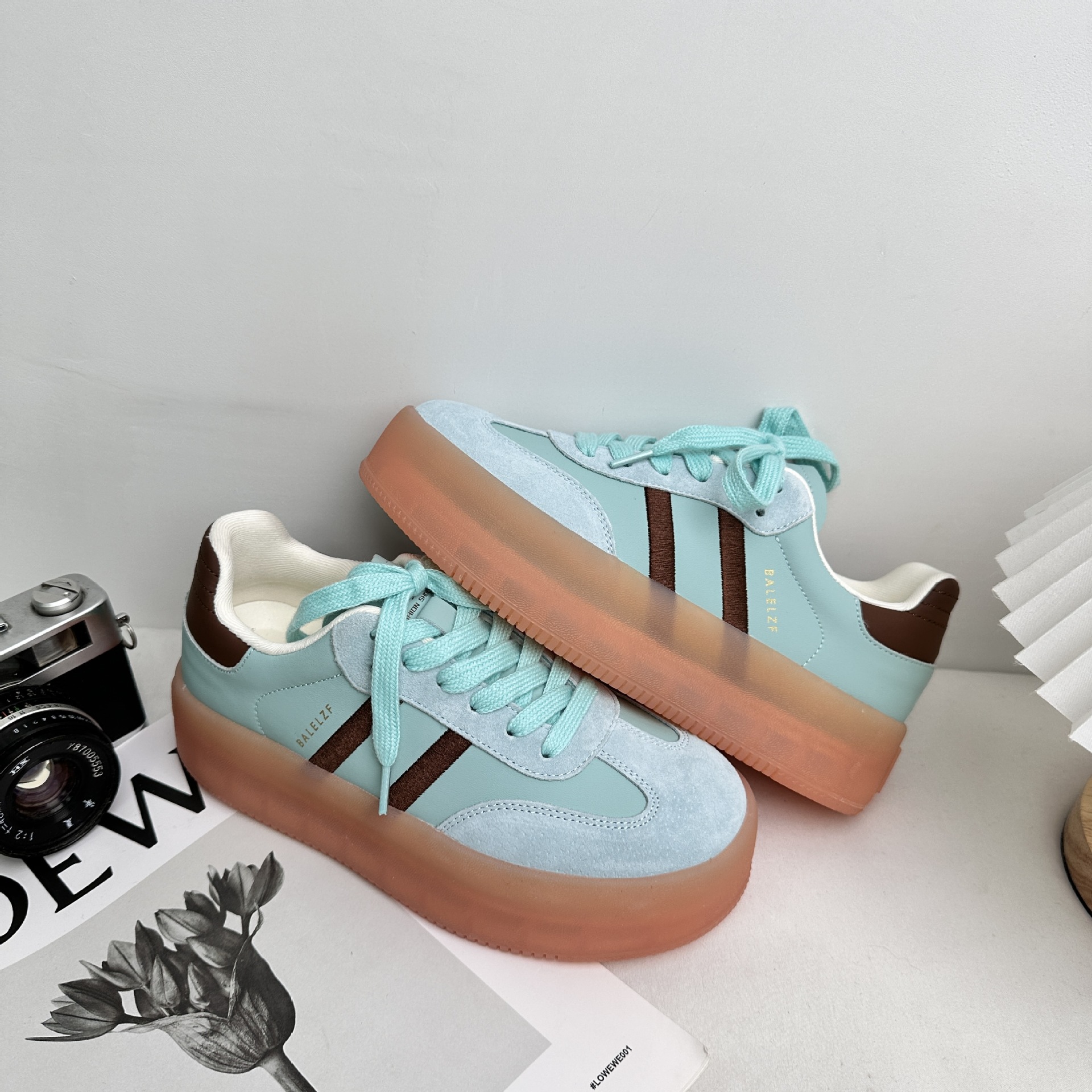 Plantillas de látex XY-A395/zapatos de tabla de altura de suela gruesa zapatos de mujer 2025 primavera nuevos zapatos de entrenamiento alemanes zapatos casuales punta redonda
