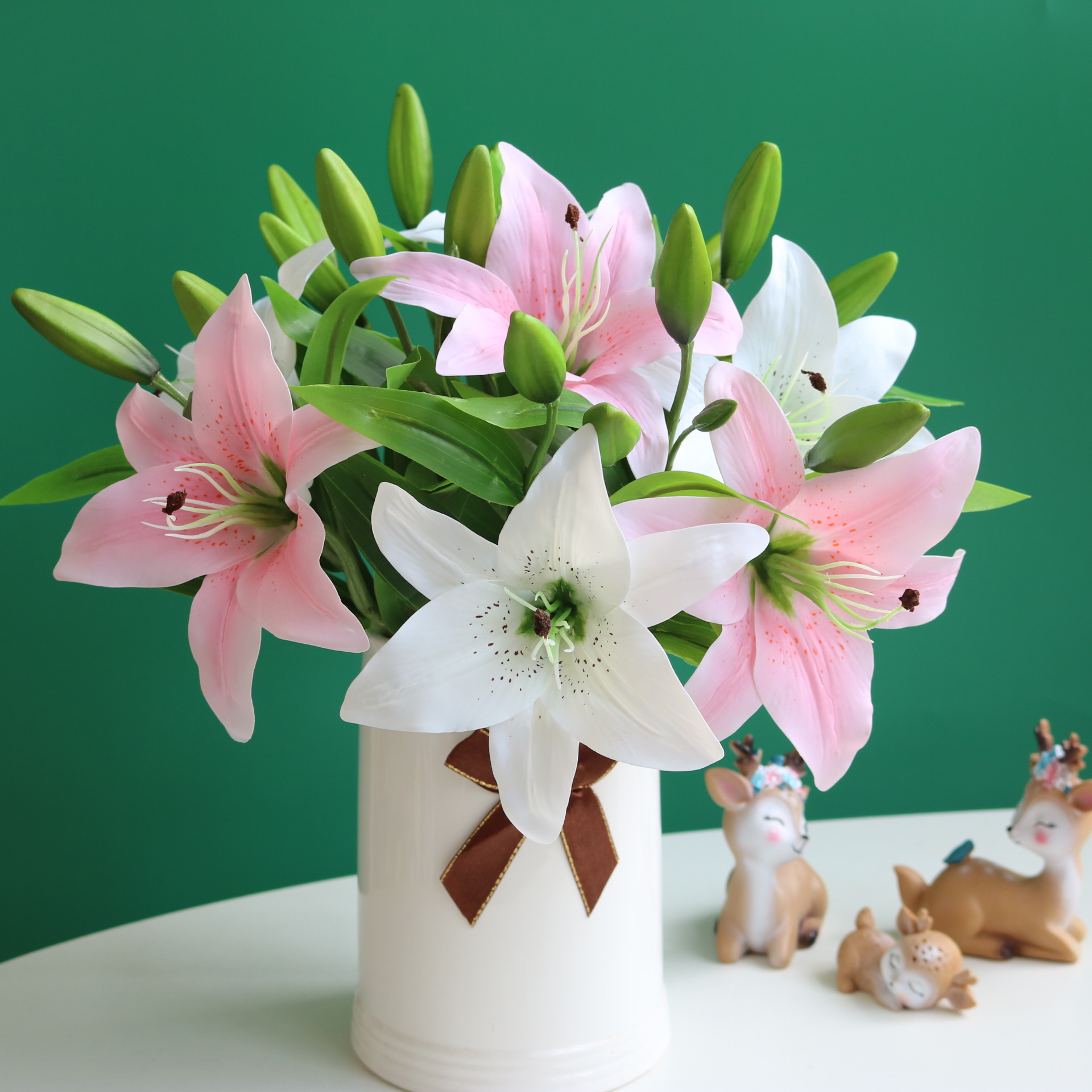 Single 3-head film feel short stem lily artificial flower plastic flower wedding decoration fake flower wholesale