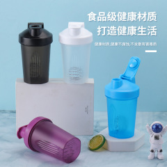 工場直販スポーツシェイクカップ、マルチ仕様、食品グレードの素材、滑り止め、ポータブル家庭用プロテインパウダーミキシングカップ
