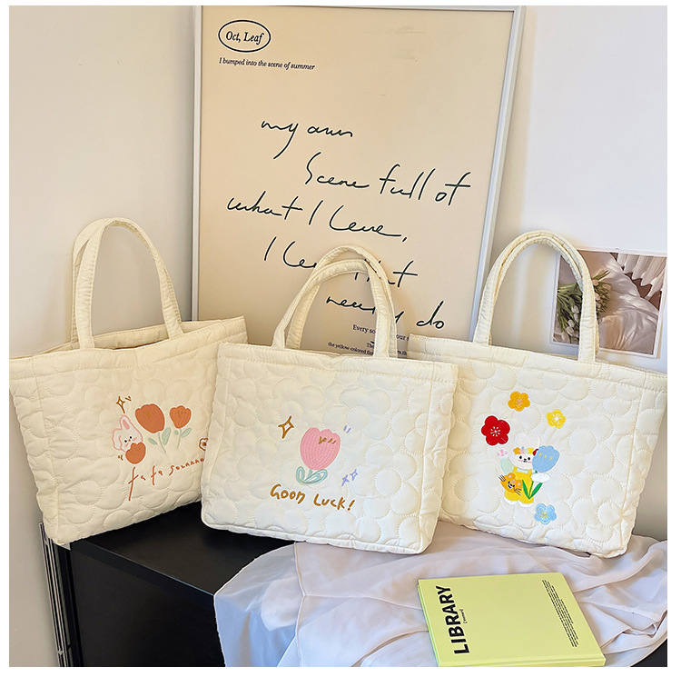 2023 Borsa da donna nuova Borsa a mano con coniglio tulipano ricamato Borsa da ascella per pendolari per ragazza carina cartone animato di grande capacità_voghion.com