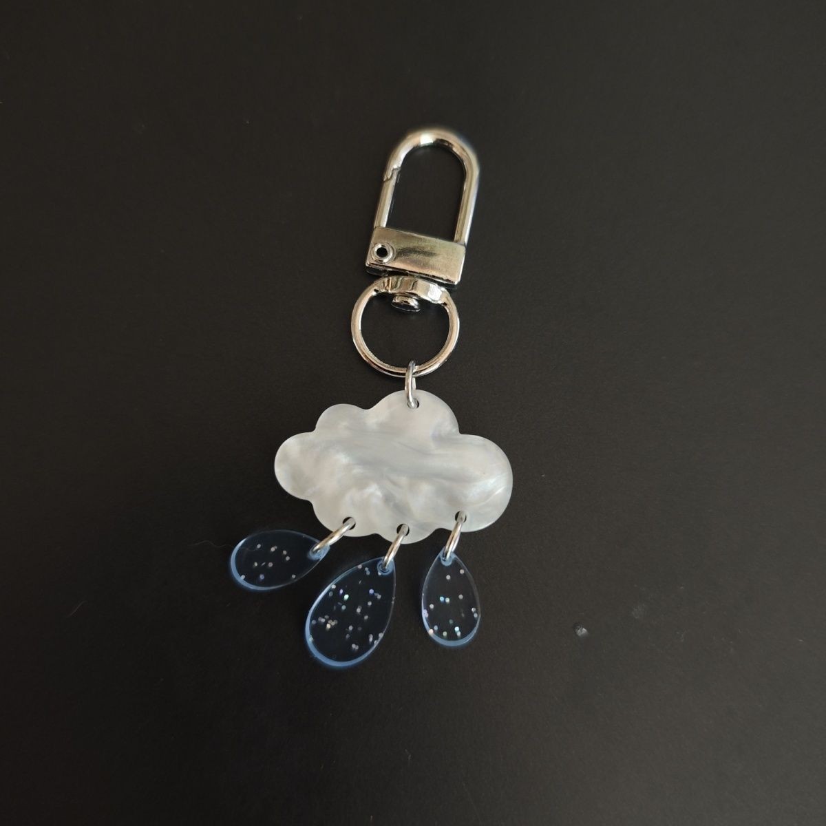 New cloud rain pendant keychain, ins-style accessory, bag decoration, gift, niche exquisite Bluetooth earphone accessory