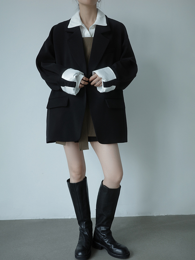 乾鶴秋冬新作日系シンプルで広い肩のおしゃれなスーツのコートがゆったりしていて、カジュアルで快適な上着の女性です。