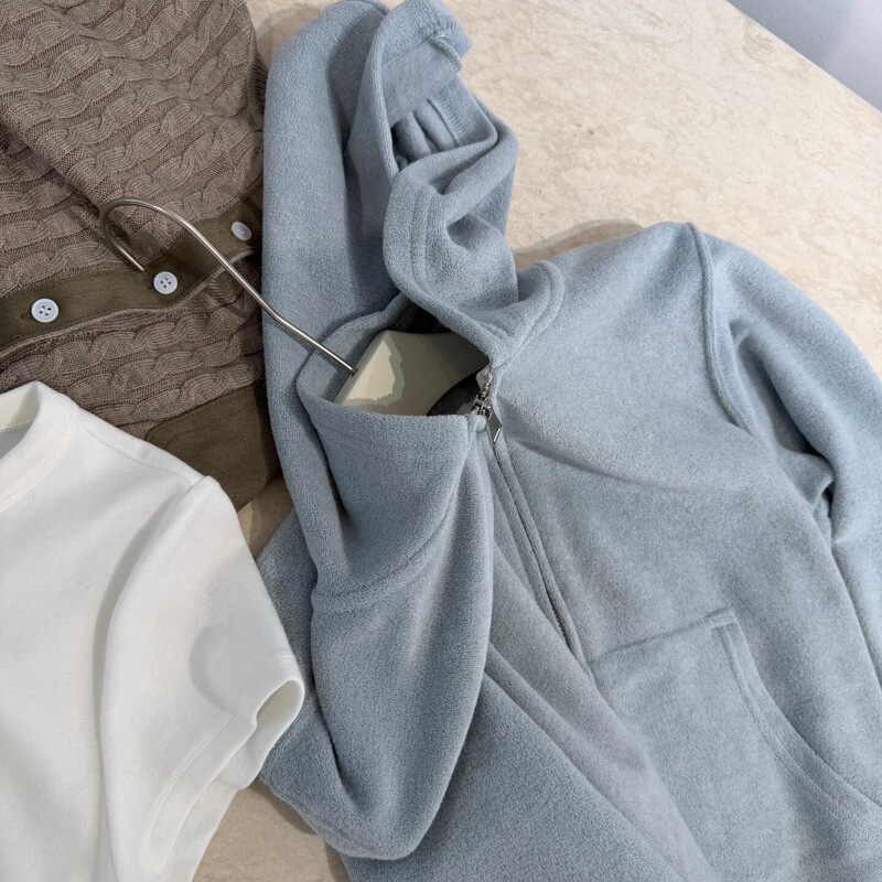 Everyday comfortable towel fleece hooded sweatshirt for women, light gray-blue, slim fit, loose casual style, zippered, thin fleece short jacket