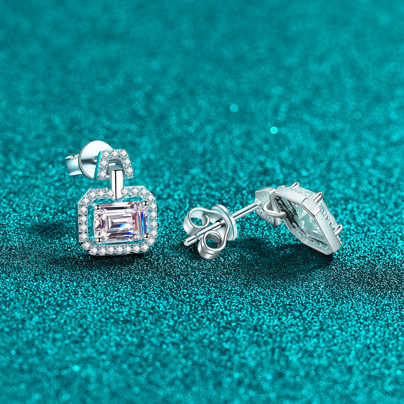 Orecchini a cerchio in argento sterling con moissanite colore d_voghion.com