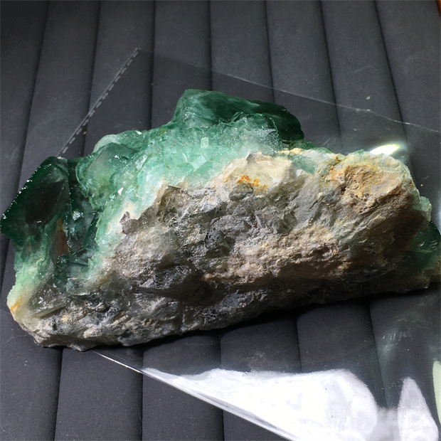 Madagascar Natural Sunlight Green Fluorite Raw Stone Specimen Color Change Green Mineral Crystal 16 sup