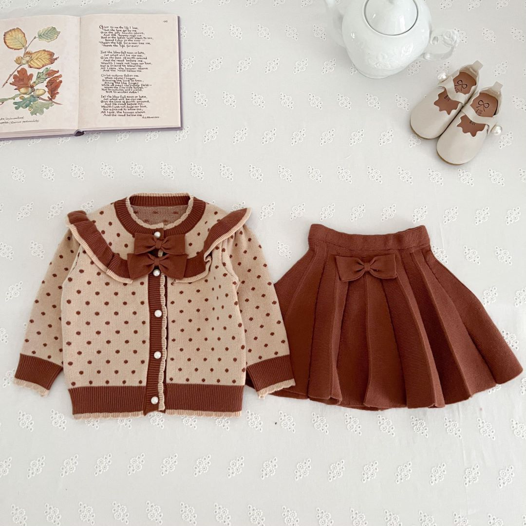 Ensemble deux pièces cardigan tricoté coréen automne/hiver 2023 pour filles, vêtements pour enfants à pois, nœud et style occidental_voghion.com