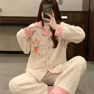�W�tֱ��ɺ���q�Ứ˯��Ů�ﶬ�����m�q�Ӻ��_�����⴩�Ҿӷ����b