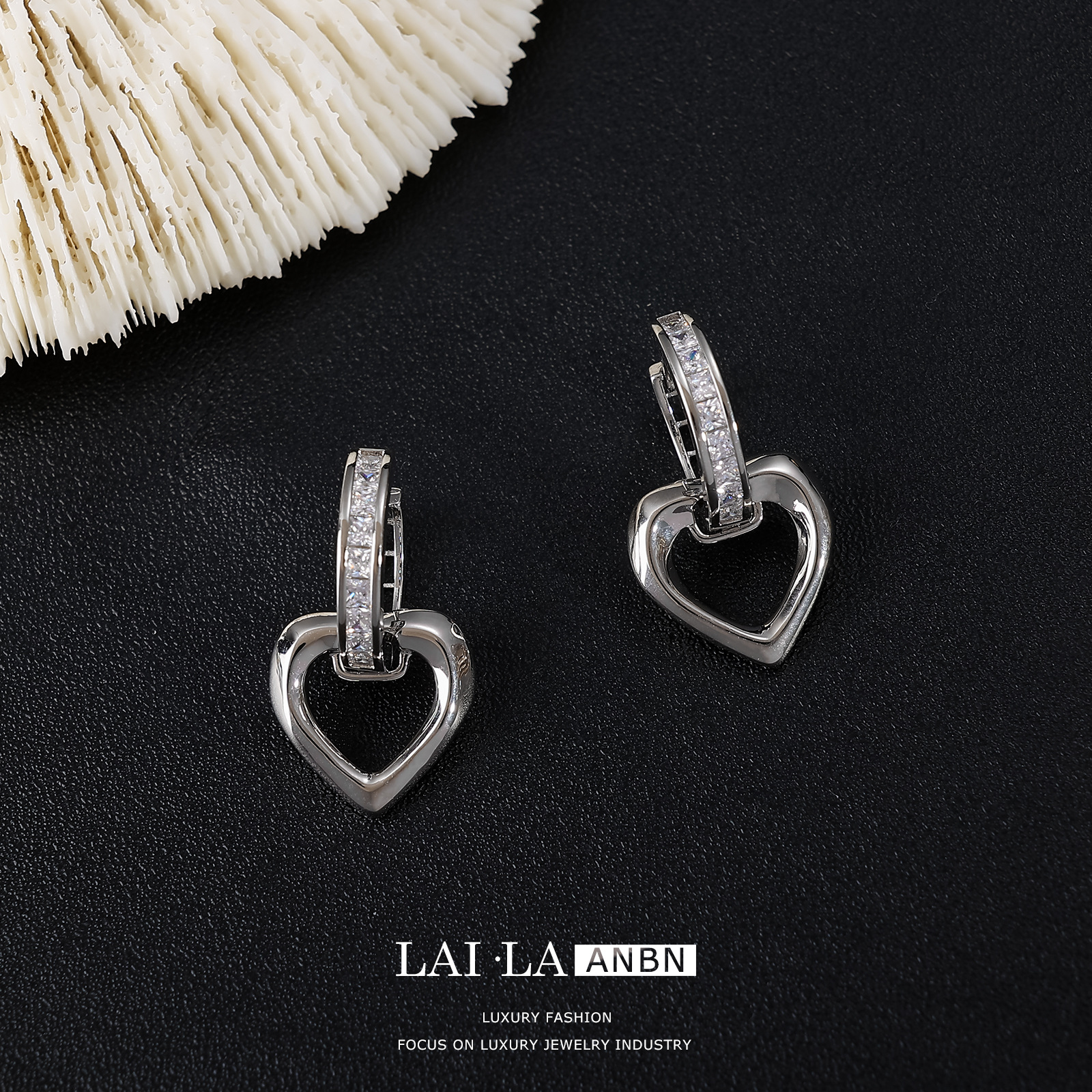 Aini Beini circón encantadora oreja hebilla femenina metal melocotón corazón pendientes de alto grado nicho diseño pendientes al por mayor