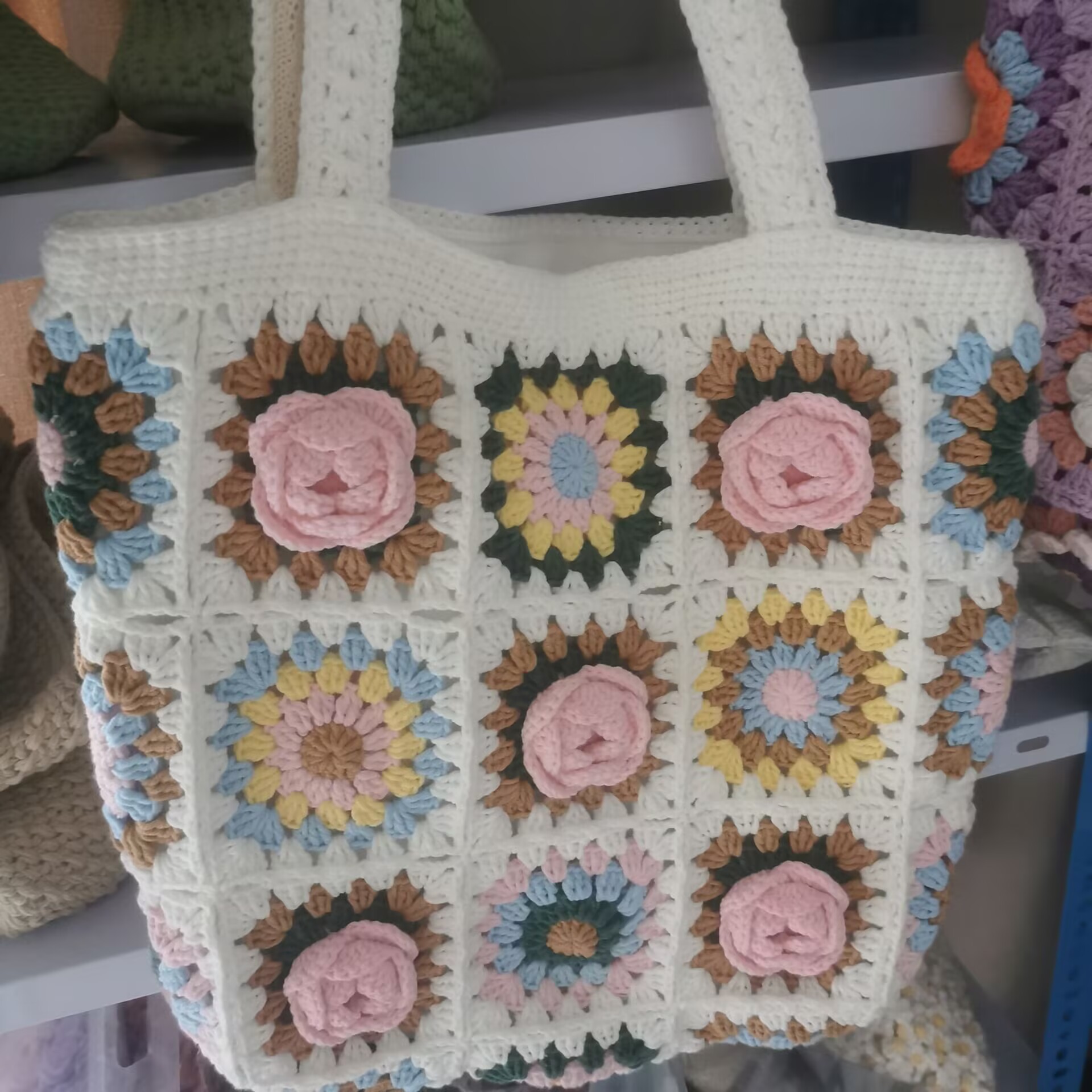 Estilo elegante y digno, ropa de gancho, bolsos de fresa, bolsos de teléfono móvil para la familia y las vacaciones. image 42