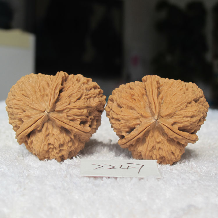 三棱四棱异形文把玩铁核桃批发狮子头金蟾蛤蟆头古玩手玩元宝蟒纹