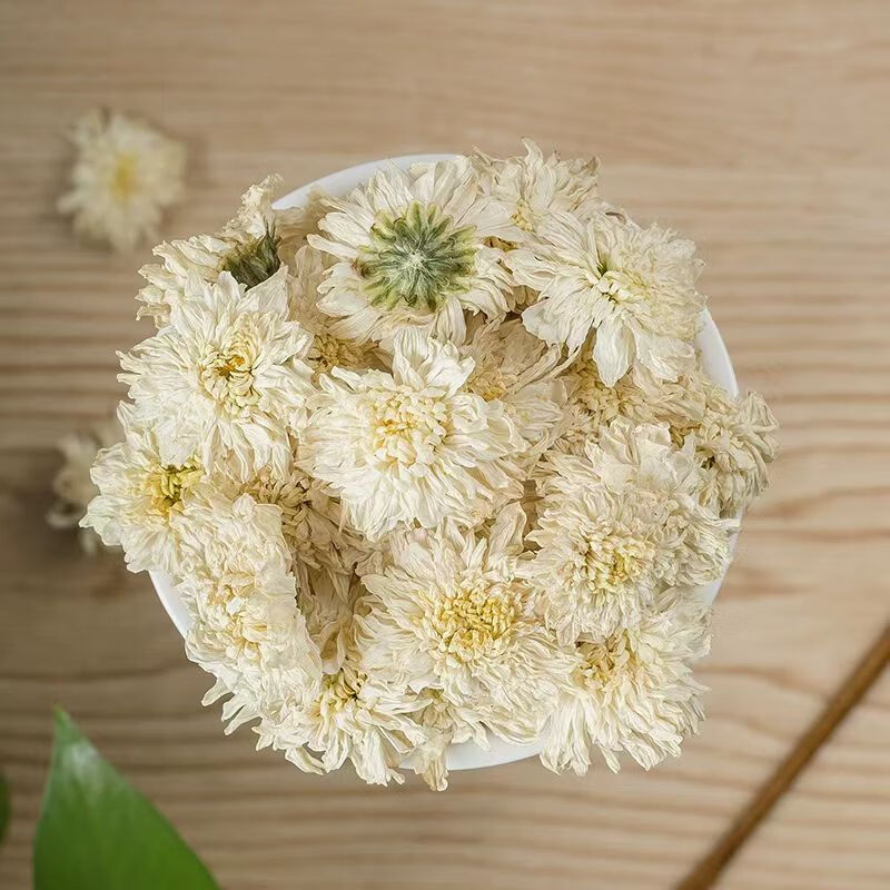 White Chrysanthemum Tea Bai Ju Hua 500g Dried Flowers for Herbal Infusions and Daily Brewing in use
