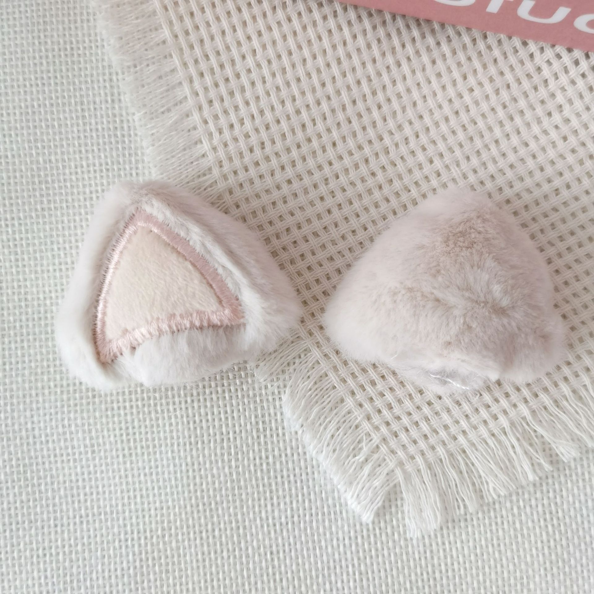 베이지색 고양이 귀 싱글