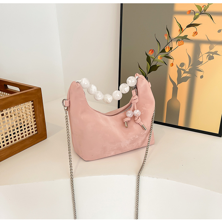 Femmes Petit Faux Cuir Couleur Unie Style Classique Vêtement De Rue Perlage Forme D'Oreiller Fermeture Éclair Sac Sous Les Bras display picture 8