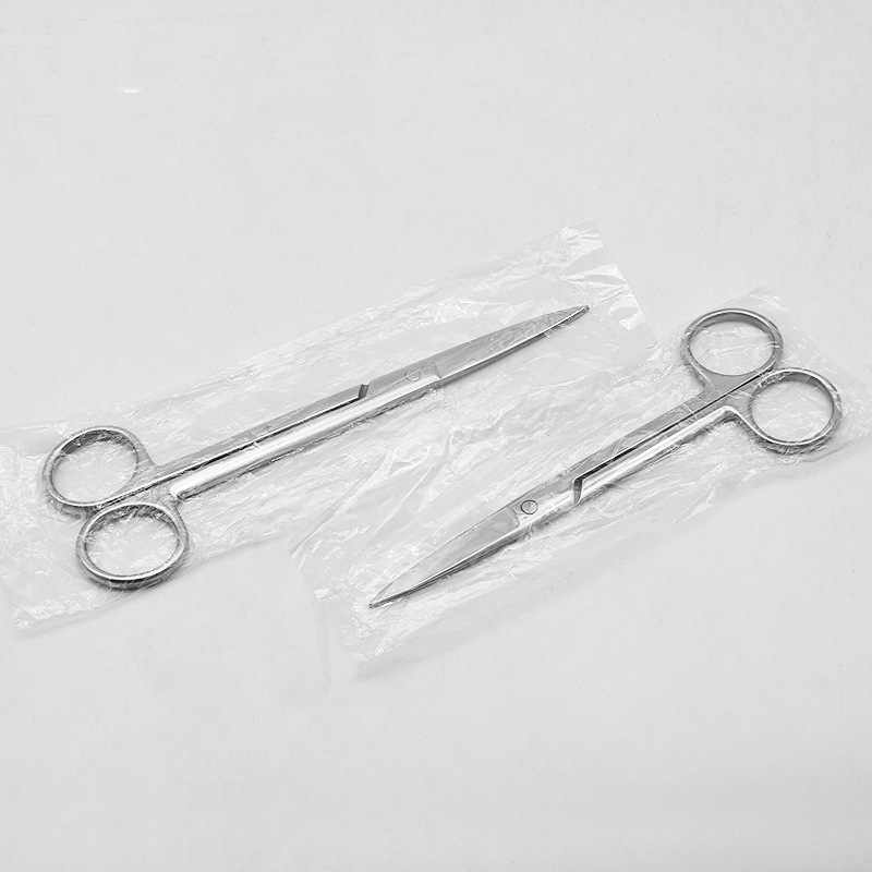 上質なステンレスハサミはガーゼを厚くして実験室の教育を行います。