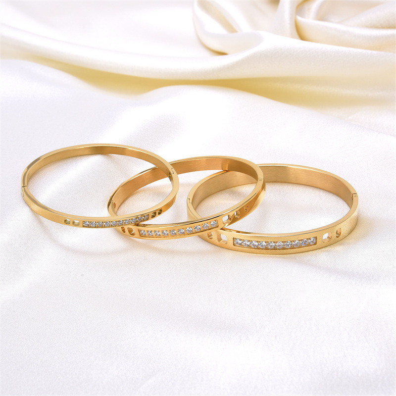 304 Stainless Steel Material Solid Color Pattern Women'S Gender Simple Style Streetwear Solid Color Stainless Steel Plating Inlay Artificial Gemstones Bangle
