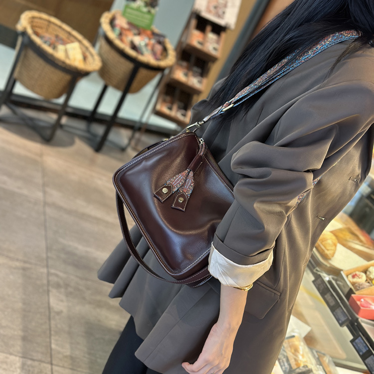 Genuine Leather Women's Bags Are Popular This Year, Crossbody Bags for Women, 2024 Trendy Autumn and Winter Large-Capacity Shoulder Bags, Simple and Fashionable