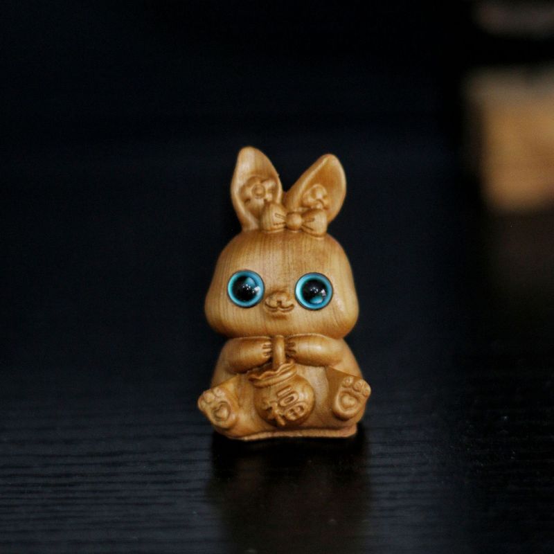 崖の柏の木の彫刻のかわいい動物の手の件の福のウサギの木製の工芸品の置物の自動車のカバンのペンダント|undefined
