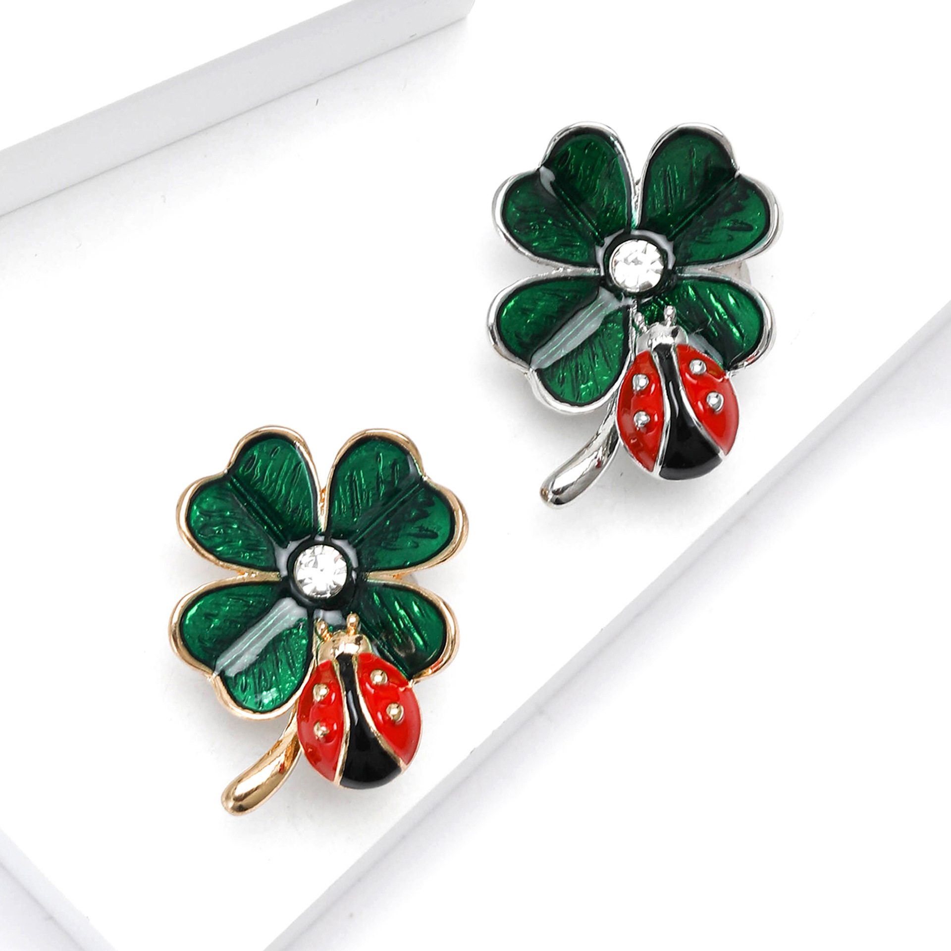 Cartoon cute fun alloy enamel ladybug four-leaf clover brooch exquisite creative men's and women's clothing corsage jewelry pins