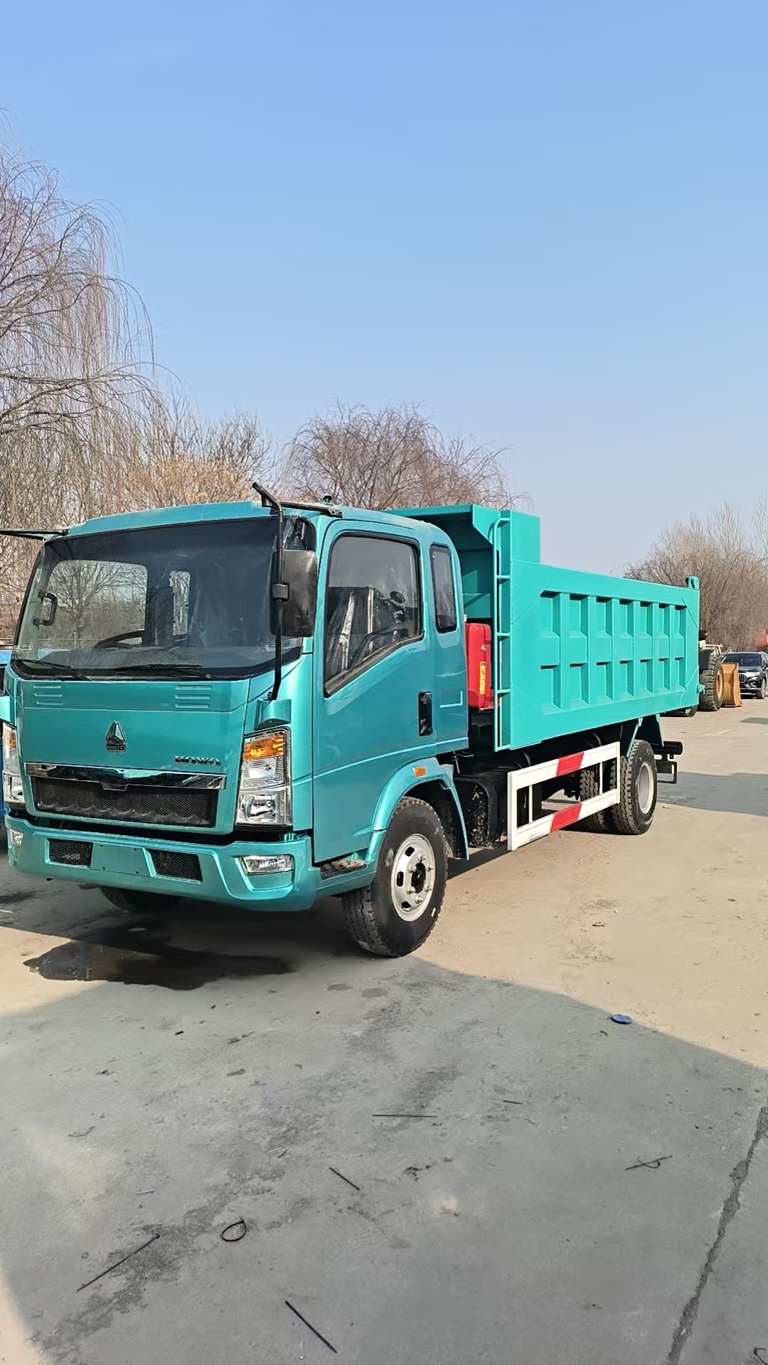 Export to Africa: Sinotruk Howo Light Cargo Box Truck 4*2, Van-Type Dump Truck, Container Transport Truck, Dump Truck