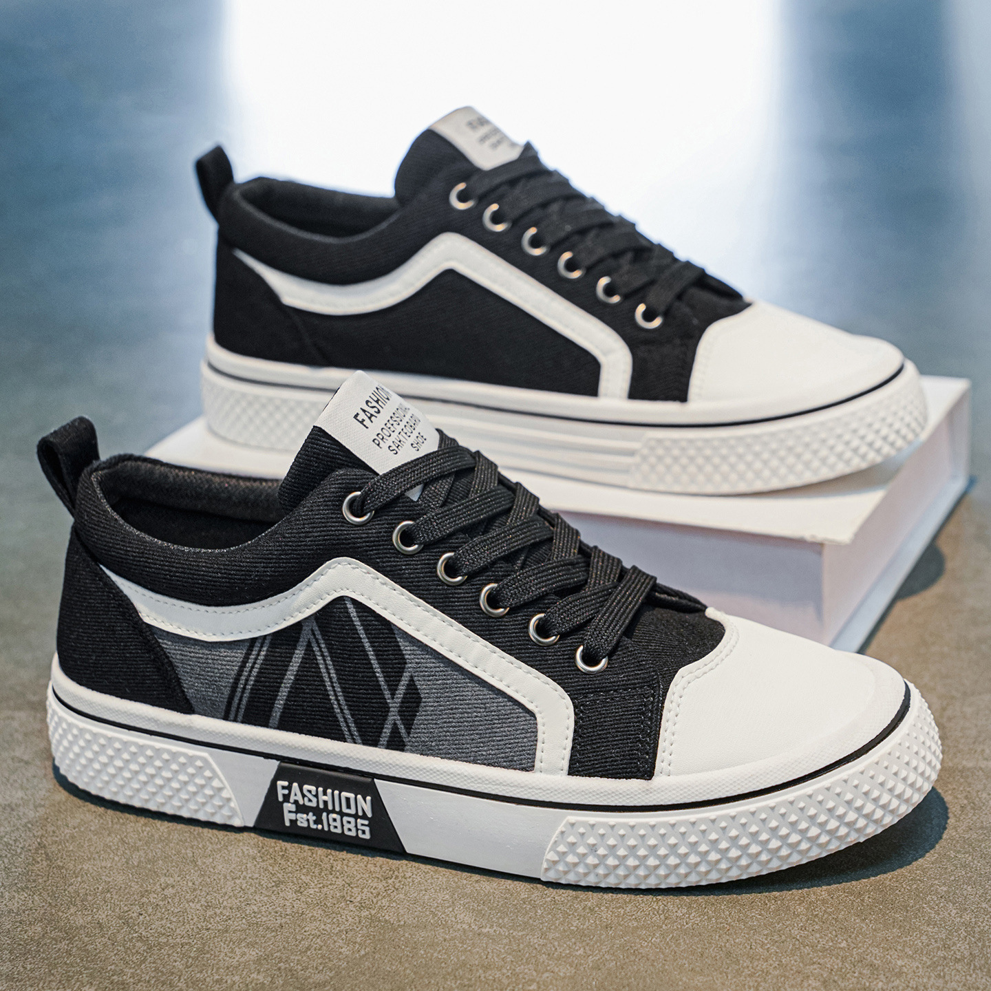 2026 zapatos de hombre de verano nuevos zapatos de lona de tamaño grande casual versátil y ligero juvenil zapatos de tela de skate casual clásicos