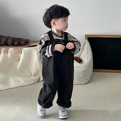 男児2025春の韓国版ファッションクールなストライプ長袖tシャツのごろつきがかっこいいです。