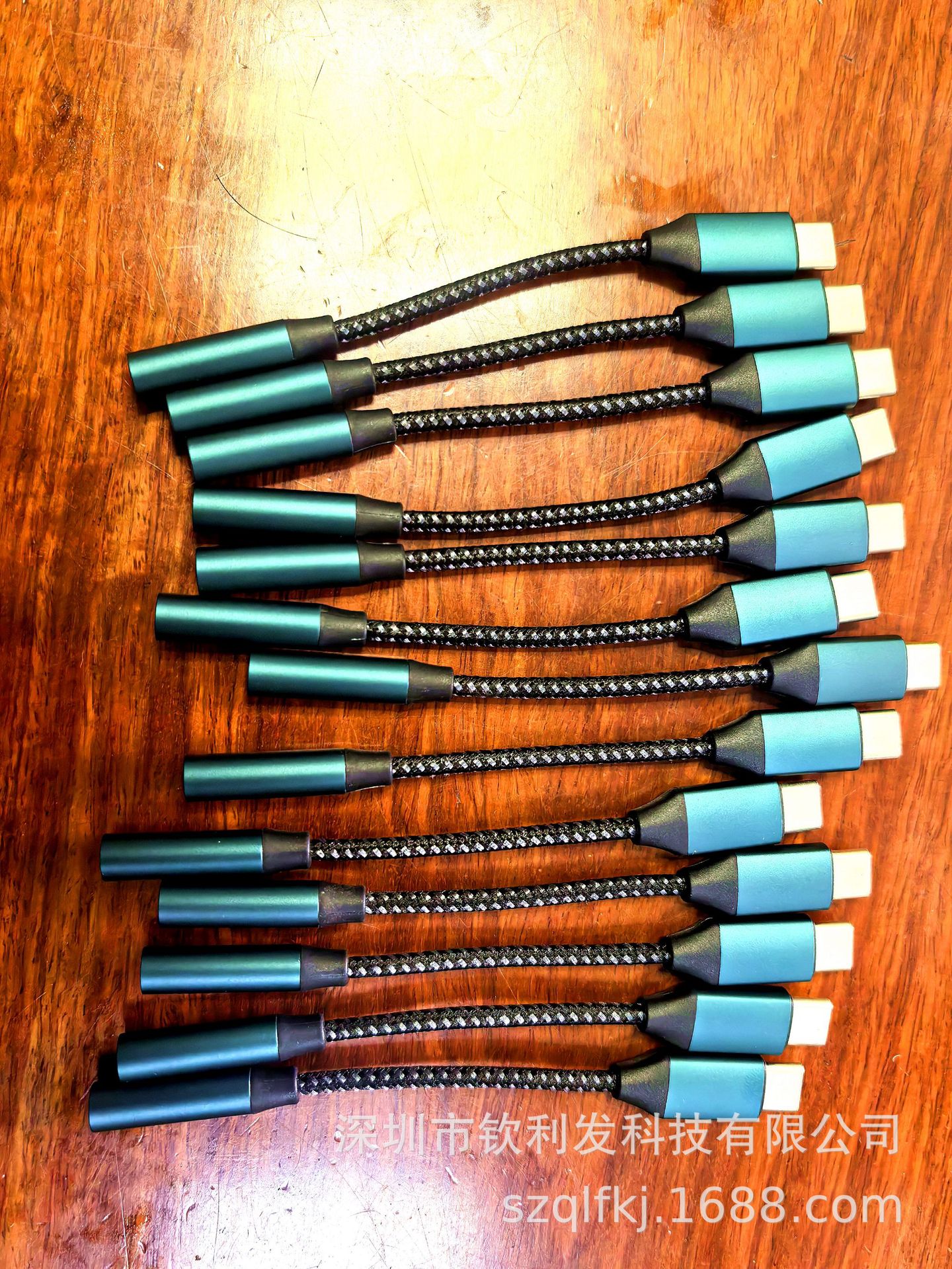 Type-c回転3.5mmヘッドホンアダプタはアップル16華為デジタルDACオーディオアダプタ2 in 1を適用する