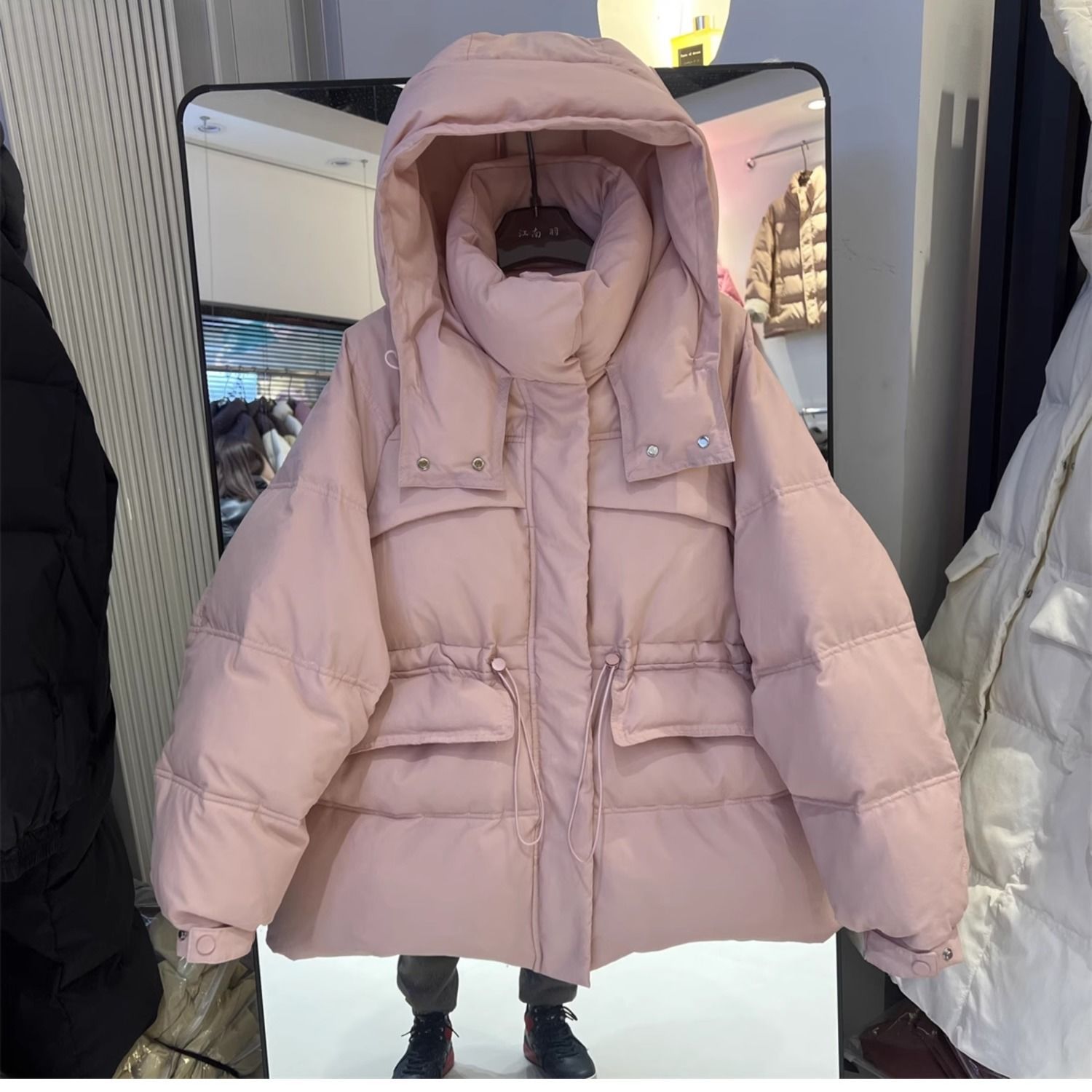 反季冬季新款千贝斯羽绒服女连帽加厚抽绳收腰时尚保暖白鸭绒外套