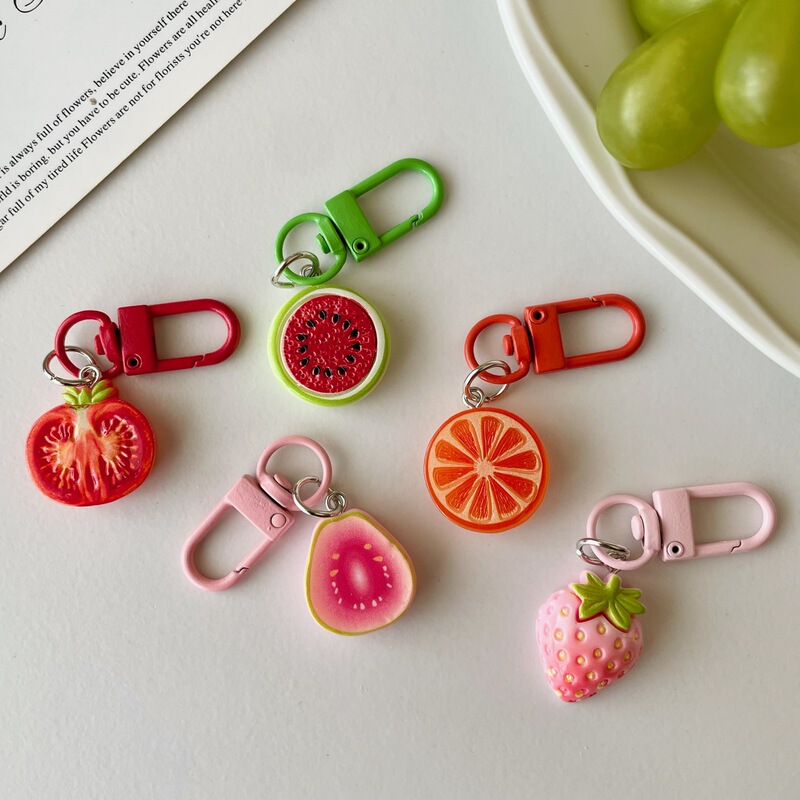 Realistic strawberry and tomato keychains, cute and creative watermelon fruit pendants, a girl's accessory for bags and keychains Realistic strawberry and tomato keychains, cute and creative watermelon fruit pendants, a girl's accessory for bags and keychains