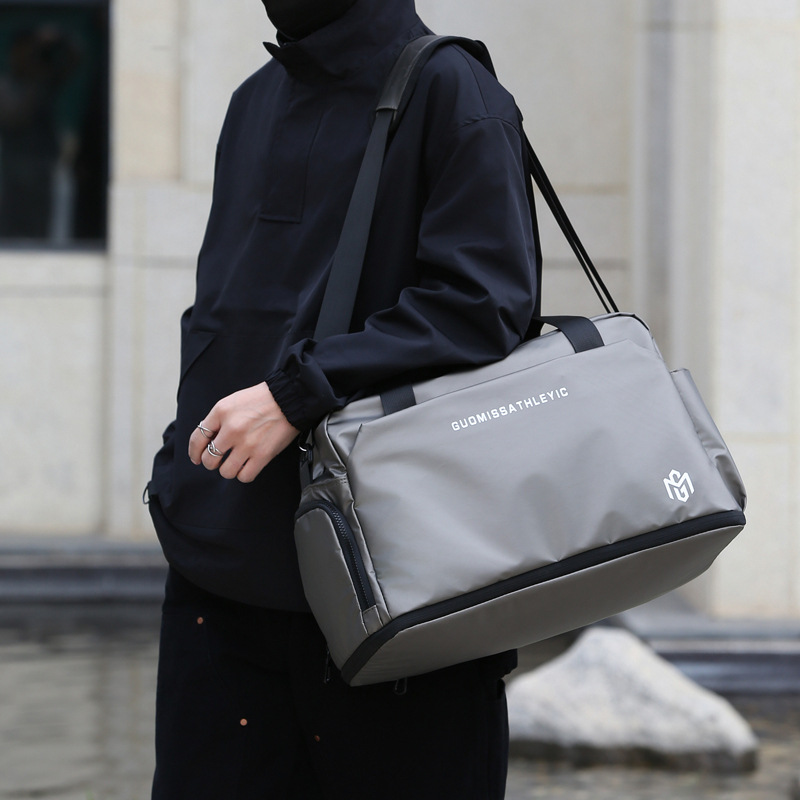 fashionable capacious universal travel bag