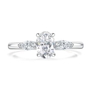 Egg-shaped horse's eye three stone 18k white gold cultivation diamond ring 60 egg-shaped wedding ring diamond ring