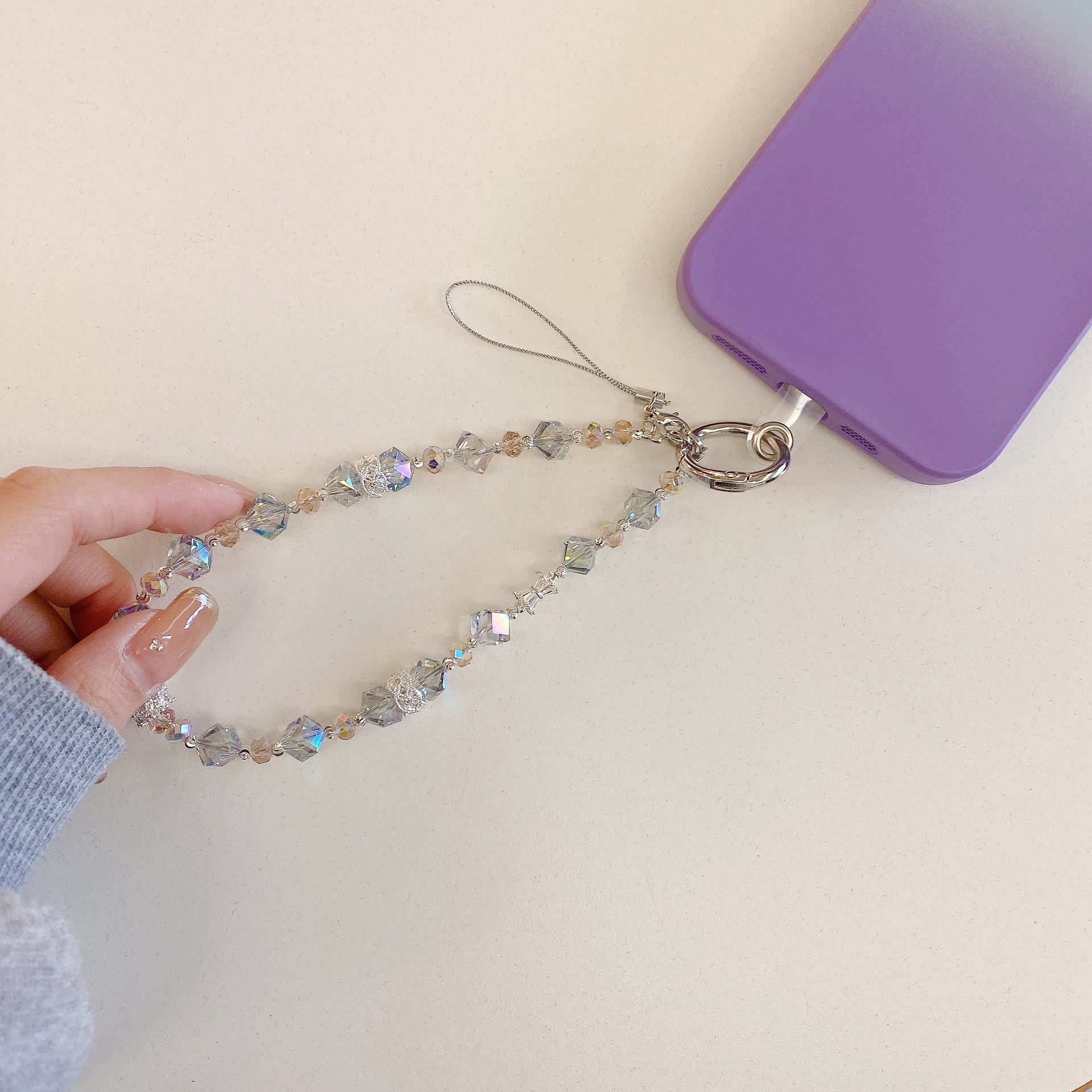 Boutique hecho a mano de alta gama para teléfono móvil cadena larga oblicua de viento ins cordón de teléfono móvil de moda colgante de mensajero largo