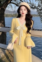 淑女配大衣冬裙法式名媛小洋装小香风内搭黄色针织连衣裙子女秋冬