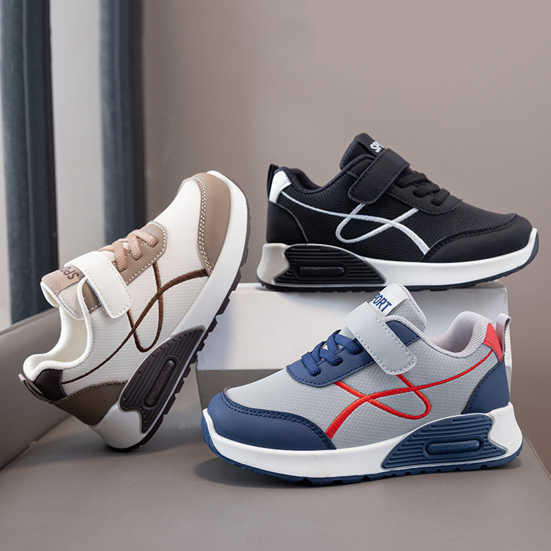 Children's demi-season sneakers