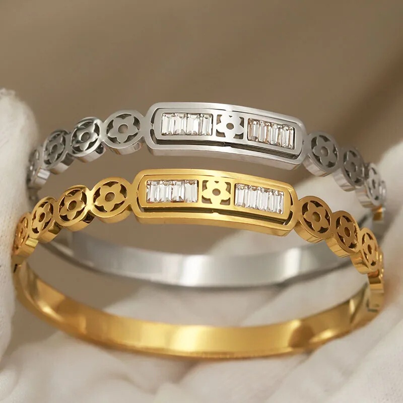 Fashion temperament square zirconium hollow copper bracelet light luxury exquisite 18K non-fading titanium steel bracelet cross-border hot sale