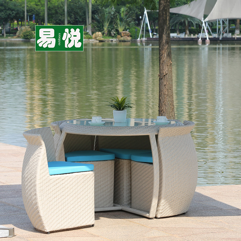 Mesa de té al aire libre, silla de la villa, mesas y sillas de cinco piezas con paraguas, mesas y sillas de jardín de la villa, mesa y sillas de caña al aire libre