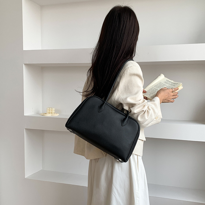 New Top Grain Cowhide Boston Pillow Bag Korean Niche Underarm Bag For Women Large Capacity Commuter Shoulder Handbag - Thumbnail 4