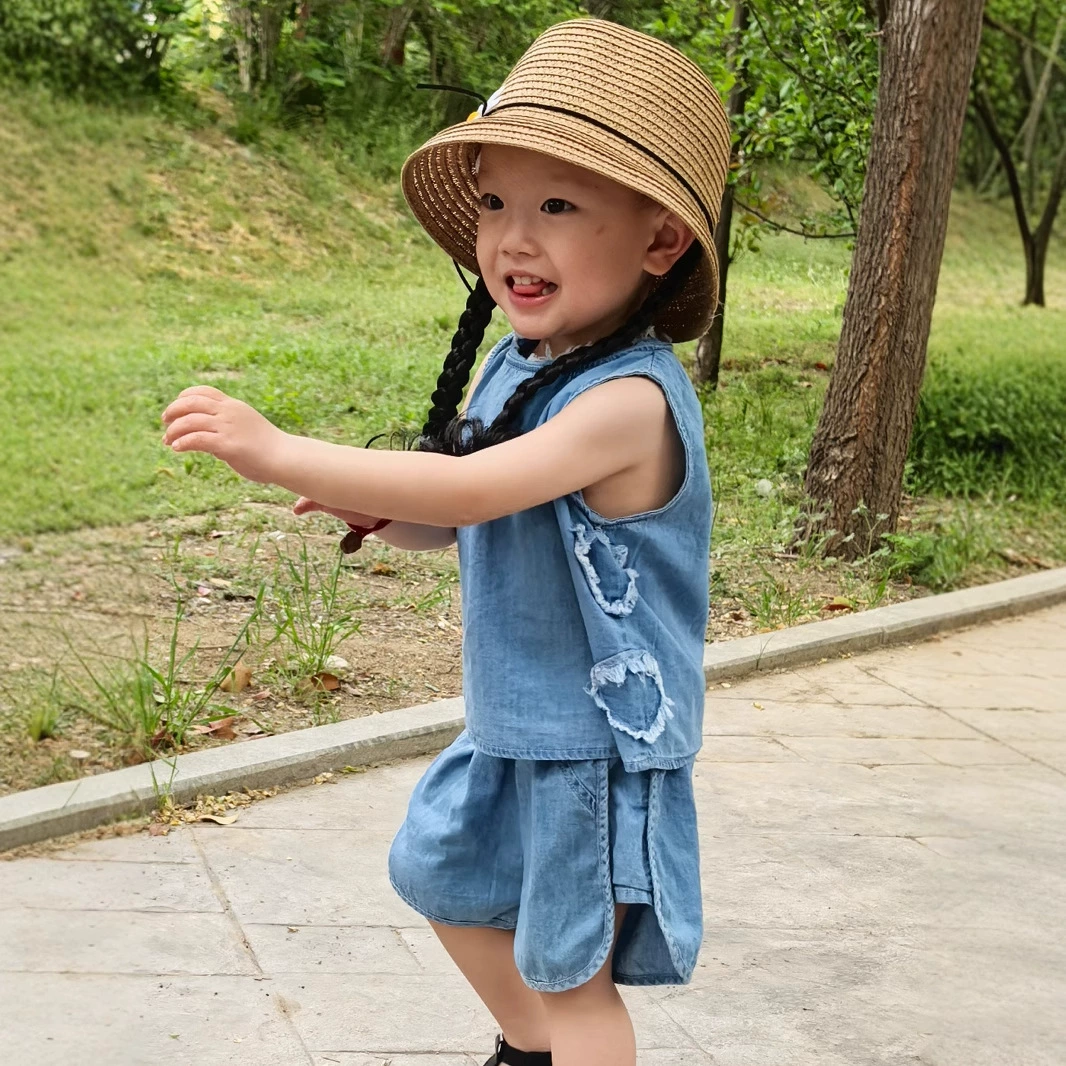 Летний стильный комплект из искусственного денима для девочек 2025, новый корейский стиль, тонкие шорты, двухкомпонентный набор для малышек