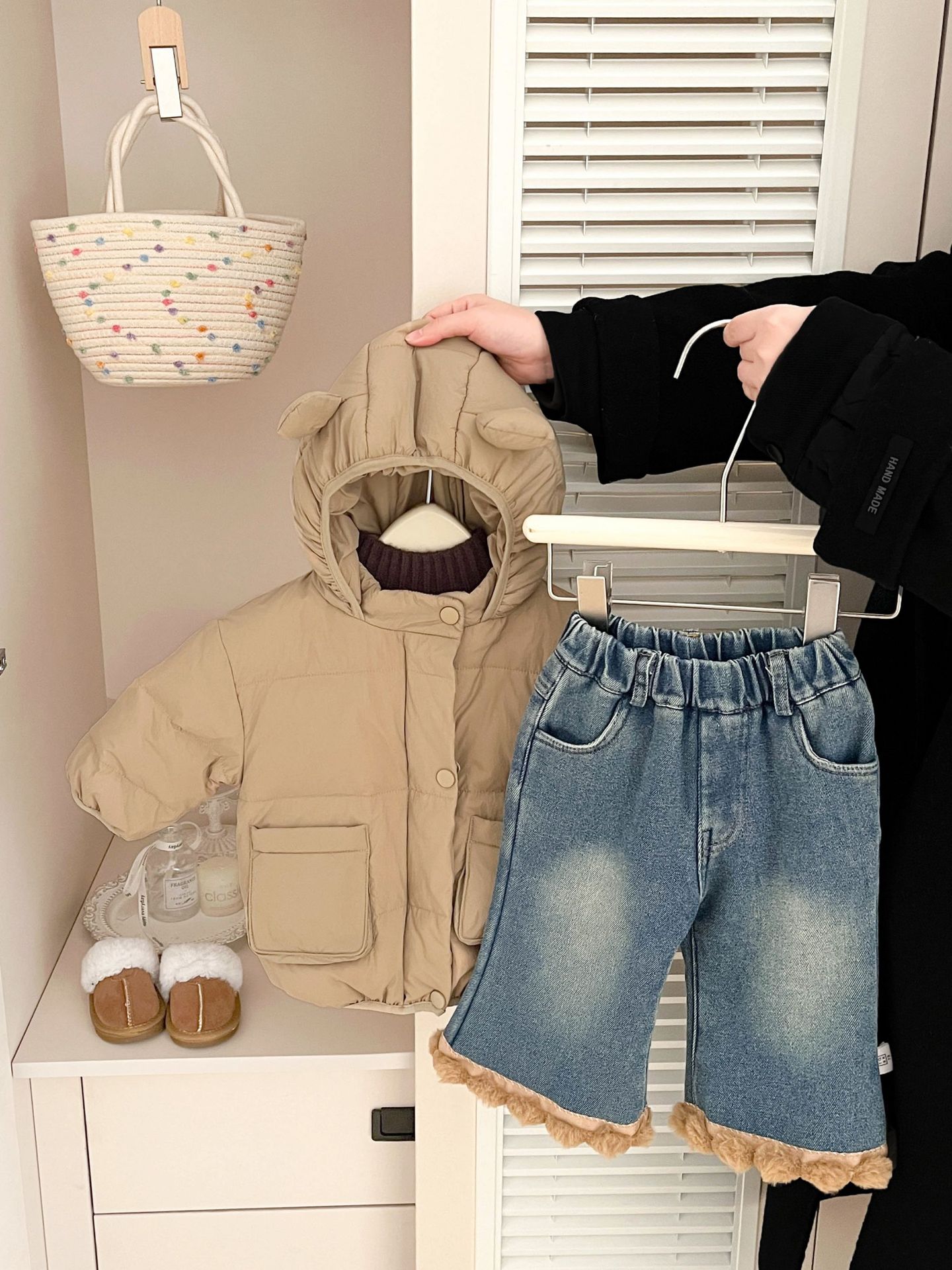 Niñas lindas chaquetas encapuchadas invierno nuevo bebé extranjero blanco chaquetas cálidas ropa de bebé gruesa