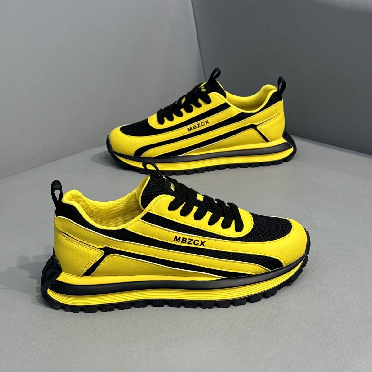 Hombres 2025 moda moda estilo caliente todo fósforo estudiantes zapatos rojos antideslizantes resistente al desgaste casual plataforma elevador zapatos de deporte zapatos de hombre