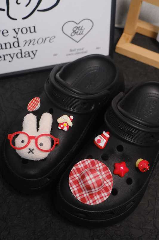 夏のスリッパ靴花漫画ハローキティ下駄アクセサリー靴バックル靴花セット diy アクセサリーリトルレッドブック|undefined