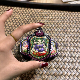 Thai Buddha Amulet Features Kun Chang