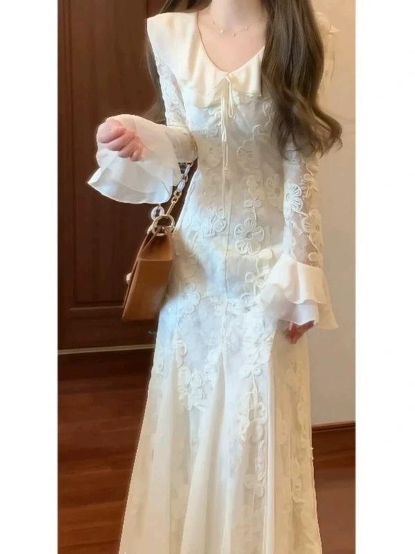 法式重工蕾丝连衣裙子女2025新款今年流行气质显瘦喇叭袖长裙子秋|undefined