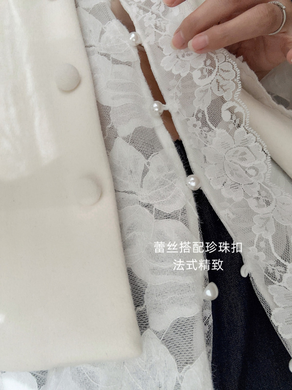 早秋浪漫邂逅 法式立体绒感蕾丝衬衫V领珍珠扣花瓣长袖女G081901|undefined