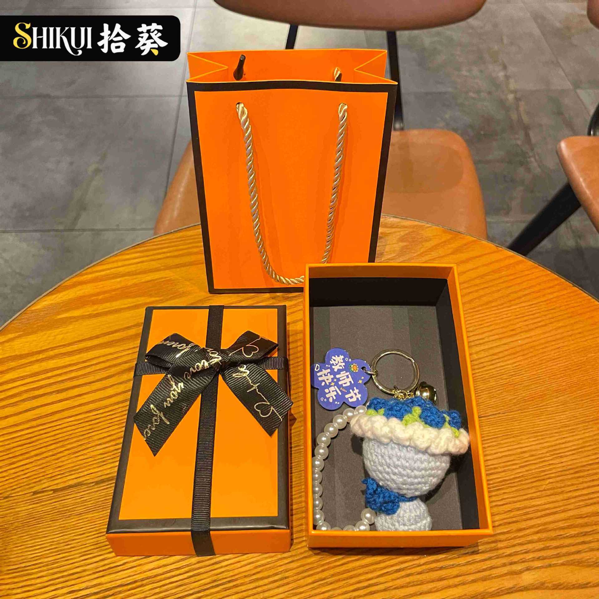 Blue chain pearl, orange gift box