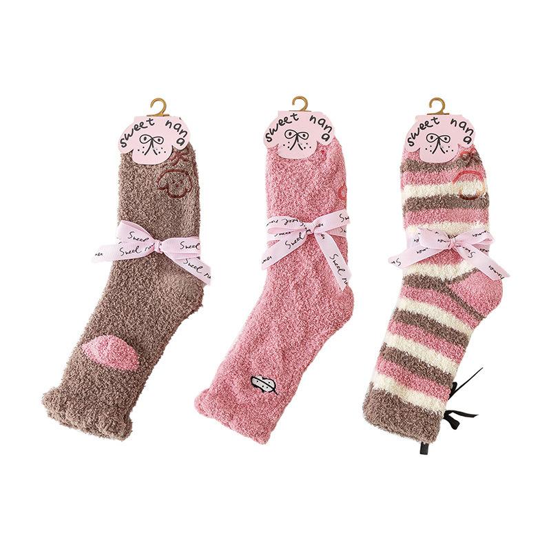 Calcetines de Piso Medianos para Mujer de Terciopelo Coral Térmicos con Bordado para Casa e Invierno image 9