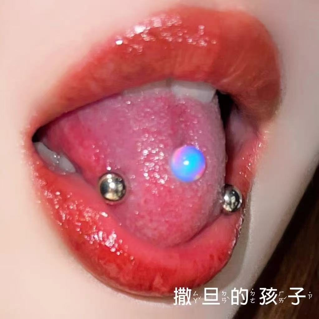 Pointed titanium steel lip stud product view