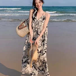水墨画碎花连衣裙女2024夏季新款法式质感海边沙滩度假吊带裙