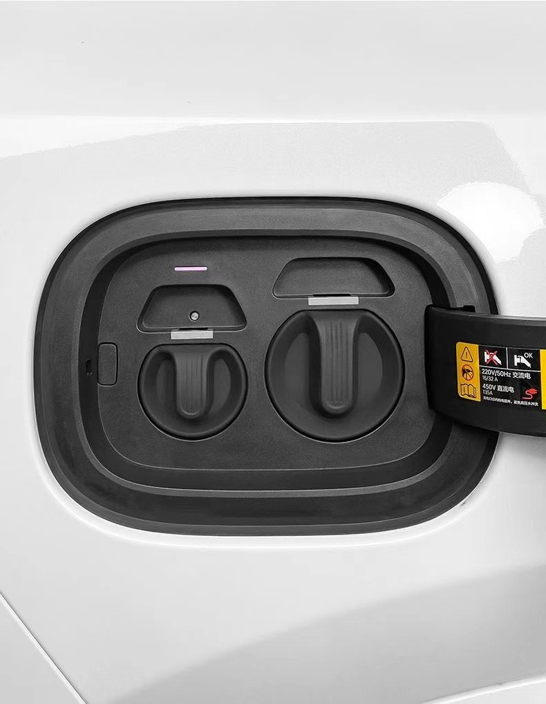 Dropshipping Silicone Magnetic Charging Cover Silicone Protective Cover Dustproof and Waterproof New Energy Car Accessories