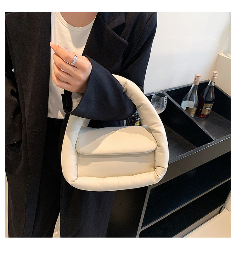 Women's Medium Nylon Solid Color Classic Style Streetwear Square Zipper Shoulder Bag Handbag Crossbody Bag display picture 6
